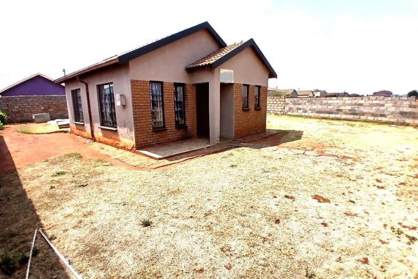 House For Sale In Vosloorus Ext 23.


Amazing home in Eastfield next to Chris Hani mall and Goldsports shopping  centre..

_Two ...