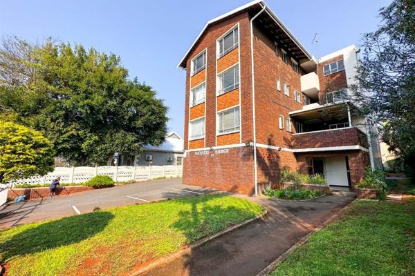 Welcome to this third-floor apartment, ideally situated in a central location between ...