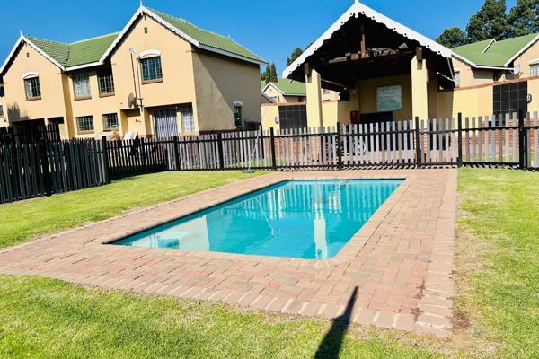 Nestled in a secure, well-maintained complex, this delightful 3-bedroom home in Reyno Ridge, Witbank, offers comfort and convenience at ...