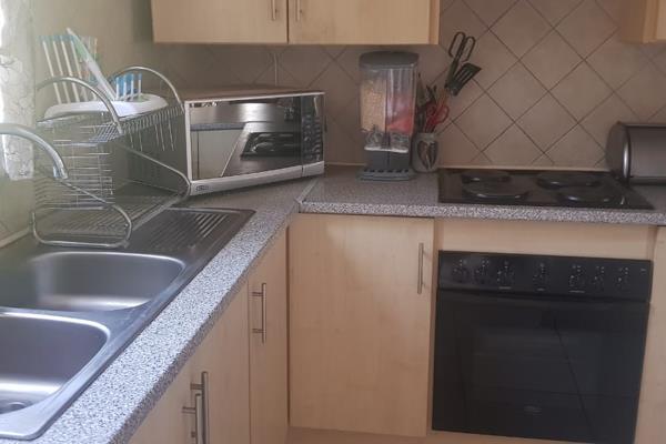 Beautiful 2 bedroom townhouse to rent in Vanderbijlpark, SW5 proper area.

Tiled kitchen
Full bathroom
2 Bedrooms with carpets and ...