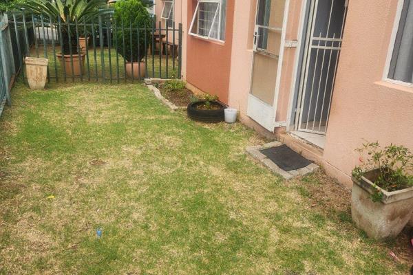 This ground floor unit situated in a secure complex in Castleview, Germiston consists of 2 bedrooms with BIC, bathroom, open plan ...