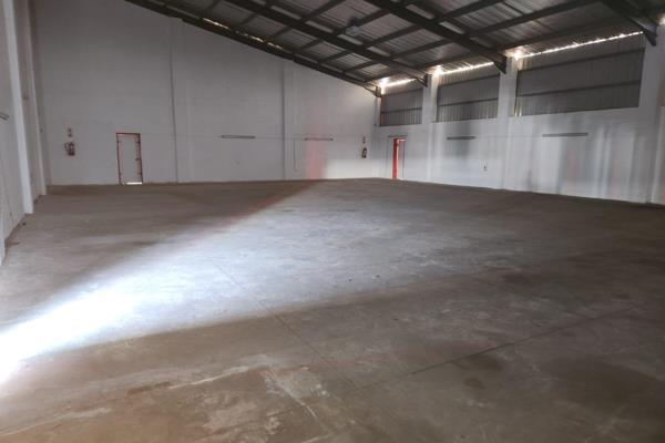 Large warehouse to rent in brand new security industrial complex
This warehouse ...