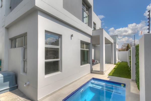 Bedrooms: 4 Bedrooms

Bathrooms: 3.5 Bathrooms (Main En-suite, 2nd Bedroom En-suite ...