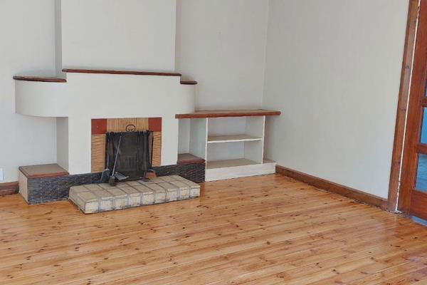 Good secure apartment in a block of 4 flats, with garage.

Lovely wooden floors throughout, fireplace in lounge, enclosed ...