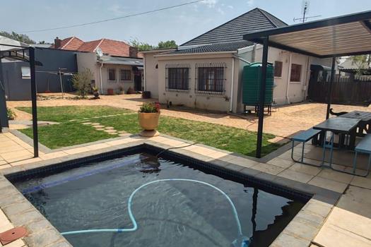 5 Bedroom House for sale in Krugersdorp North