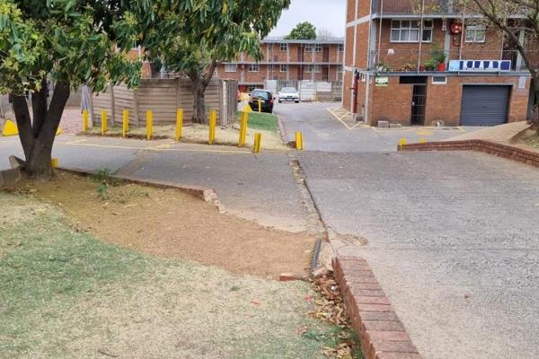 **Spacious and Well-Maintained 2-Bedroom Apartment for Sale in Kwaggasrand, pretoria ...