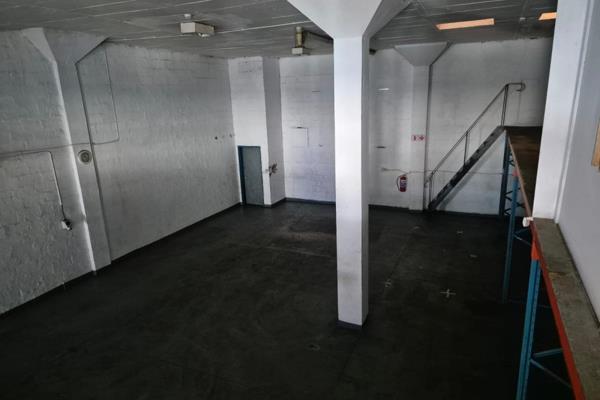 Rawson Commercial Durban South proudly presents the following property To Let

Warehouse with 7 meter Height 
5 Meter Roller Door
3 ...