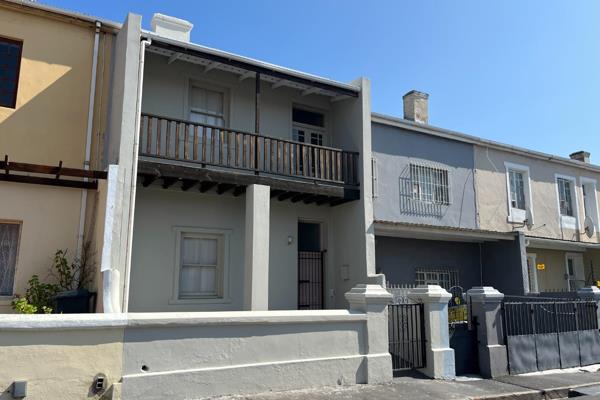 This beautiful Victorian terraced house in the heart of diverse Woodstock has been ...