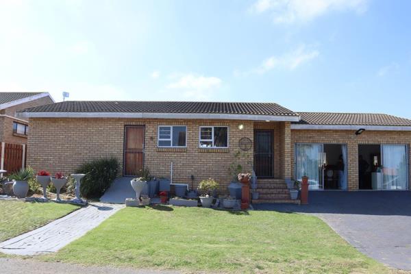 SHARED MANDATE

As you enter the house, you&#39;ll find yourself in a space that leads directly to the open-plan TV area and a tidy ...