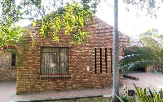 4 Bedroom House for sale in Theresapark