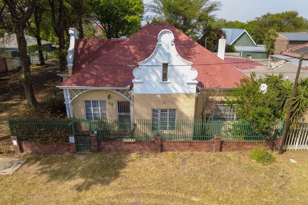 This property situated on a corner stand in a secure area at Plantation, Boksburg on a land size of 574m2 offers you 3 spacious ...