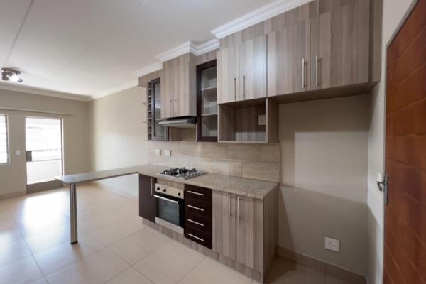 Seize the chance to live in this modern ground-floor apartment in Waverley, Pretoria!

- ...