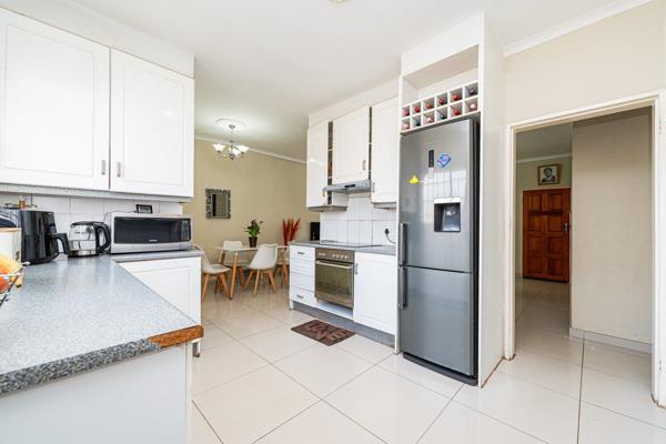 Discover this inviting home featuring three sunny bedrooms with built-in cupboards, ideal for a growing family or those seeking extra ...