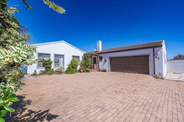 View by Appointment: Exclusive Sole Mandate

Located in Country Club, this family home is situated in Langebaan&#39;s central part ...