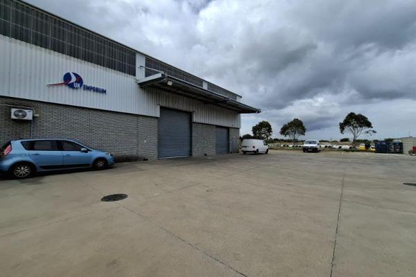 This 1,257m2 warehouse in Montague Gardens is a gem for businesses needing ample space ...