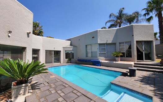 4 Bedroom House for sale in Noordheuwel