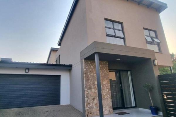 Beautiful Duplex tucked away in the popular Vivini Complex in Equestria with 24h manned security.
Offering 3 bedrooms with mirror ...