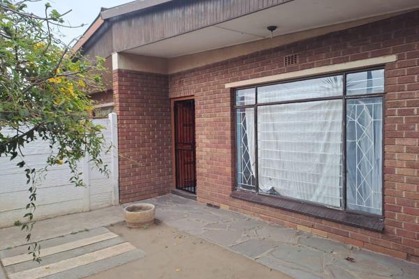 This unit consists of the following: 

* 3 Bedroom flat to Rent with built-in ...