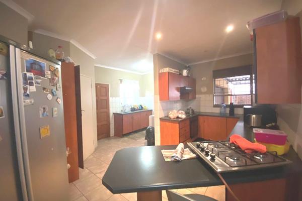 This property offers the following
Three bedrooms main en suit
Two bathrooms
Kitchen
Lounge and dining area

Undercover patio ...