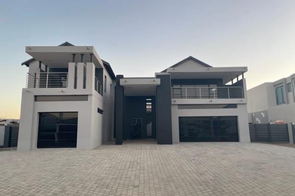 Modern Luxury Home in Six Fountains Residential Estate.

Welcome to your dream home in the prestigious Six Fountains Residential ...