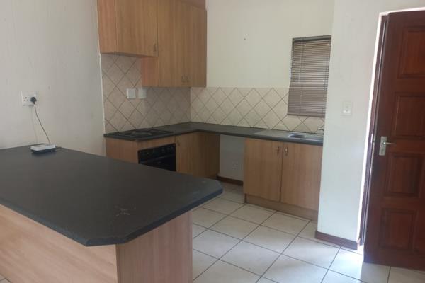 This ground floor apartment offers:
2 bedrooms with carpets and BICs
1 bathroom with a bath, toilet and basin
1 main en suite ...