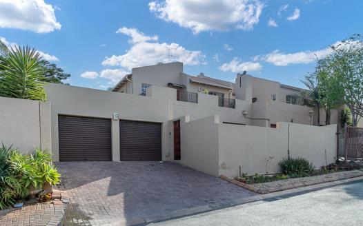 4 Bedroom Townhouse to rent in Sundowner