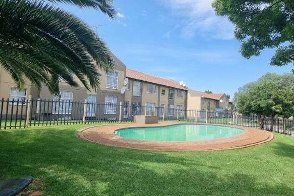 Move in ready! 
BUYING POINTS:- 

* Two well sized bedrooms 
* Neat bathroom 
* Open plan lounge and dining area 
* Kitchen + ...