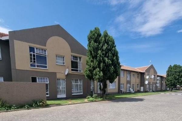 Move in ready! 
BUYING POINTS:- 

* Two well sized bedrooms 
* Neat bathroom 
* Open plan lounge and dining area 
* Kitchen + ...