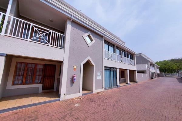 This lovely unit is situated within the Roseleah complex in Dwars Street, approximately 300m from NWU - Campus West&#39;s entrance ...