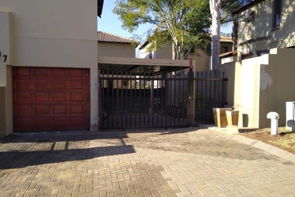 This full title free standing house is located on a popular upmarket estate with easy access in and out of Midrand, easy access to ...