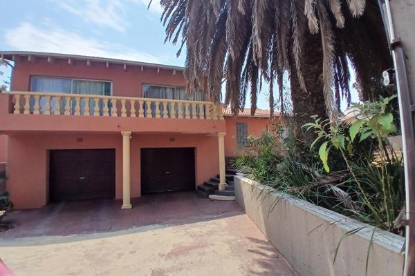 Double storey house offering double facilities, 2 access gates, garage for 4 big cars, small cars it accommodates 6. Three bedrooms are ...