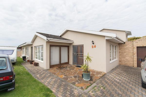 Three bedroom house &amp; One bedroom flatlet.

Welcome to this generously sized ...