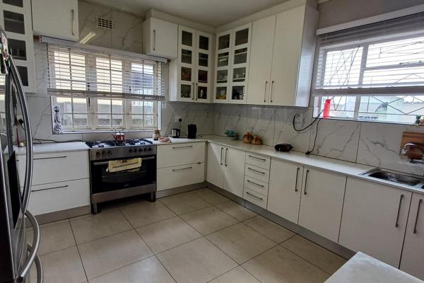 Accepting Offers.

DESCRIPTION:
This property is situated in sought after Parow 
and close to all major motorways, shopping centres
and ...