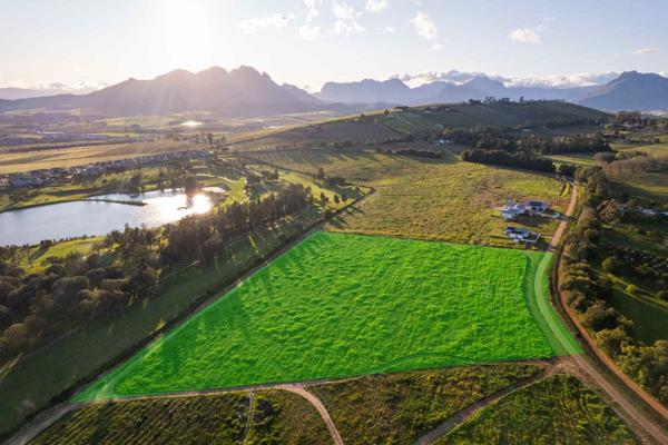 Location: Devonvale Golf &amp; Wine Estate
Zoning: Agricultural
Size: 3.8h
Price: R17 000 000 Excluding VAT
Levy: Approximately from R2288.25 per month  
 
Situated within Devonvale Golf &amp; Wine Estate, this exceptional ...