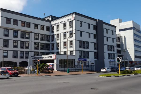 Property Overview:
•	Size: 477m&#178;
•	Location: 1st Floor, Rondebosch Medical Centre
Current Use:
•	Versatile office space ...