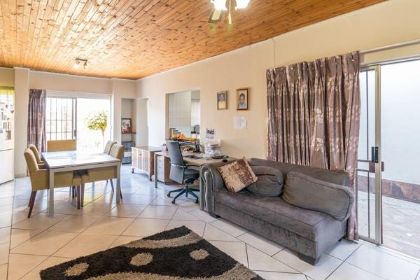 Welcome to this stunning family oasis, perfectly designed for relaxation and homely feel!

Nestled on a generous 403 square meter ...