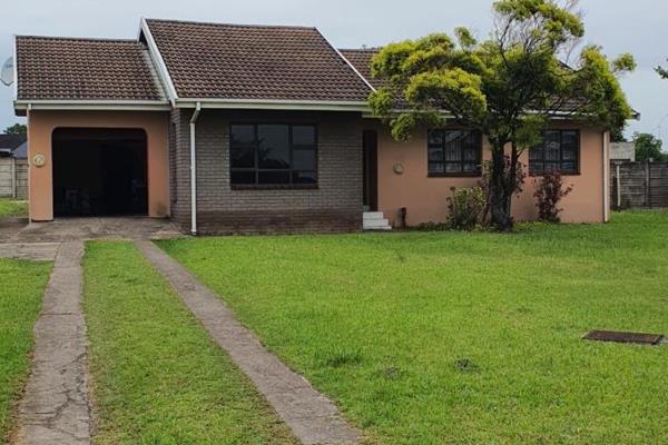 A ready to move in home perfectly located in the heart of Esikhawini Township, is a three bedroom home, you are welcomed by a lounge ...