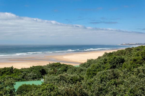 Nestled between Port Alfred and East London, this luxurious triple-storey villa offers the ultimate beach retreat. Boasting three ...