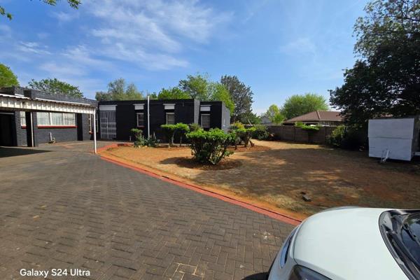 3 bedroom,2 bathroom house. House has a big garden and remote gates and double garage