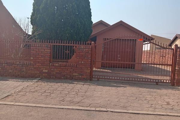 As Neptunate properties, it brings us a great deal of pleasure to present this lovely home in Mamelodi Gardens, priced right, this ...