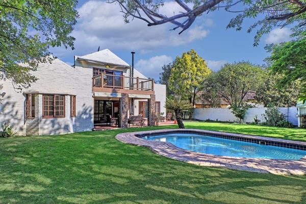 Well located, well-built, well maintained. Perched high up in the sought after Kyalami ...