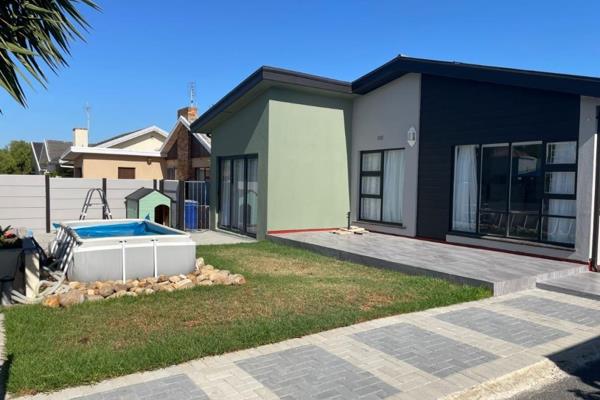 This beautiful home offers 3 spacious bedrooms and 3 bathrooms, with 2 en-suite ...