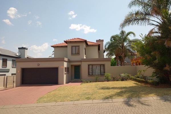 A very decent duplex in a pleasant and secure complex is available for you in Country View, Midrand. It has 3 spacious beds, 2 baths ...