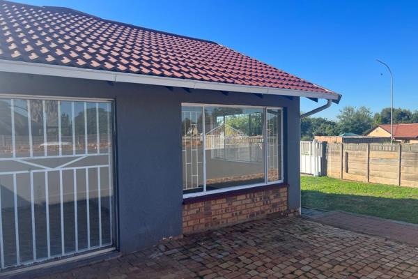 This 3 bedroom house is in a secure area and features the following:
-Spacious bedrooms ...