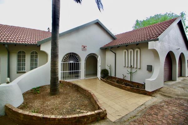 Available 1 October 2024

This well-maintained, large house offers the following:
- 3 ...