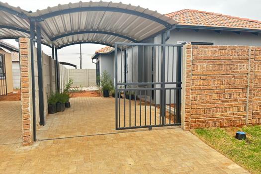 3 Bedroom House for sale in Protea Garden