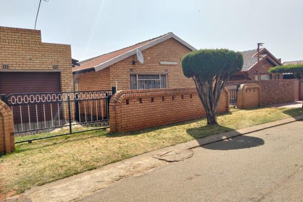 Welcome to your dream home in the heart of Kwa Thema! This beautifully maintained 3-bedroom house is nestled in a peaceful neighborhood ...