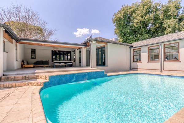 Available fully-furnished or unfurnished, the price is negotiable accordingly.

Set in a great location in Bryanston, near shops and ...