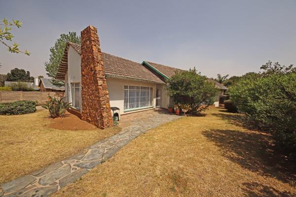 Entrance hall, lounge with fireplace and dining room
Study or 4th bedroom
Kitchen with space for appliances
3 bedrooms and 2 ...