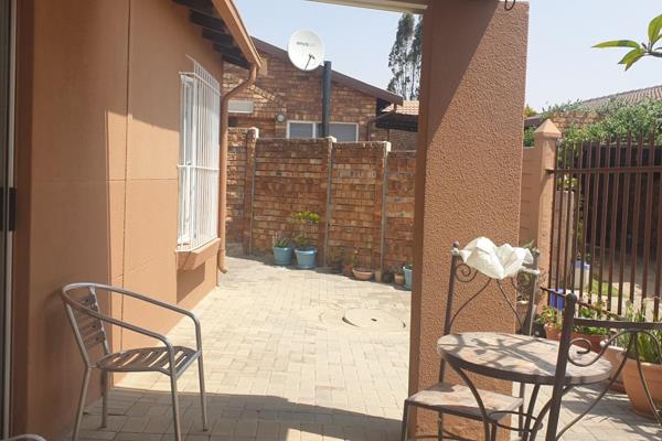 Cluster ..only R1050.000

2 beds with garden views and private enclav
Agreed bargain for neat home with garden and patio with carport ...